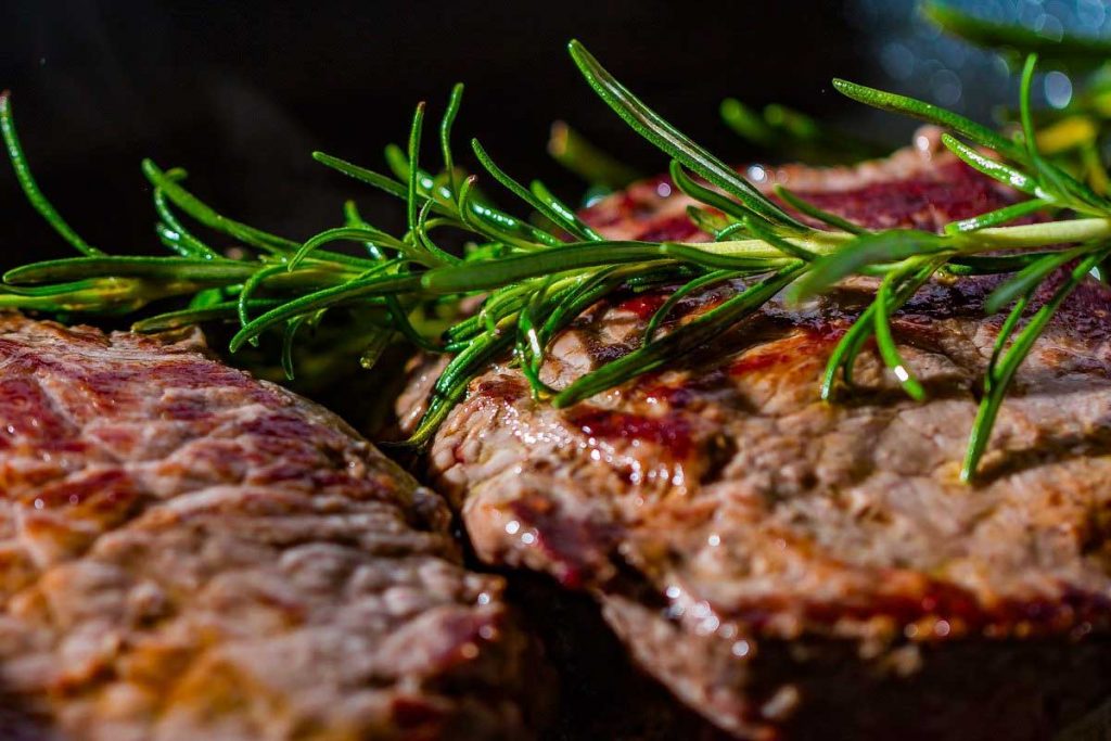 Bauernbund startet Aktion „Frag deinen Wirt“ Frag deinen Wirt Wo die Herkunft von Fleisch & Co nicht offensichtlich ist, will der Bauernbund mit dieser Aktion zur Kennzeichnung auf der Speisekarte animieren.