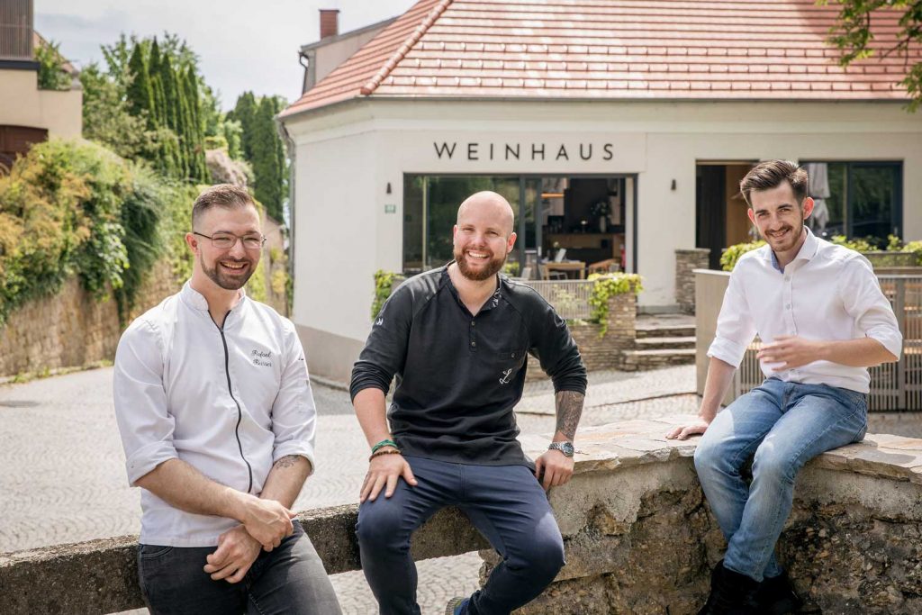 © Leonhard Hilzensauer Bistronomie Konzept Wagram Rafael Reisser, Lukas Humer und Eric Broz (v. l.) vor ihrem neuen Refugium.