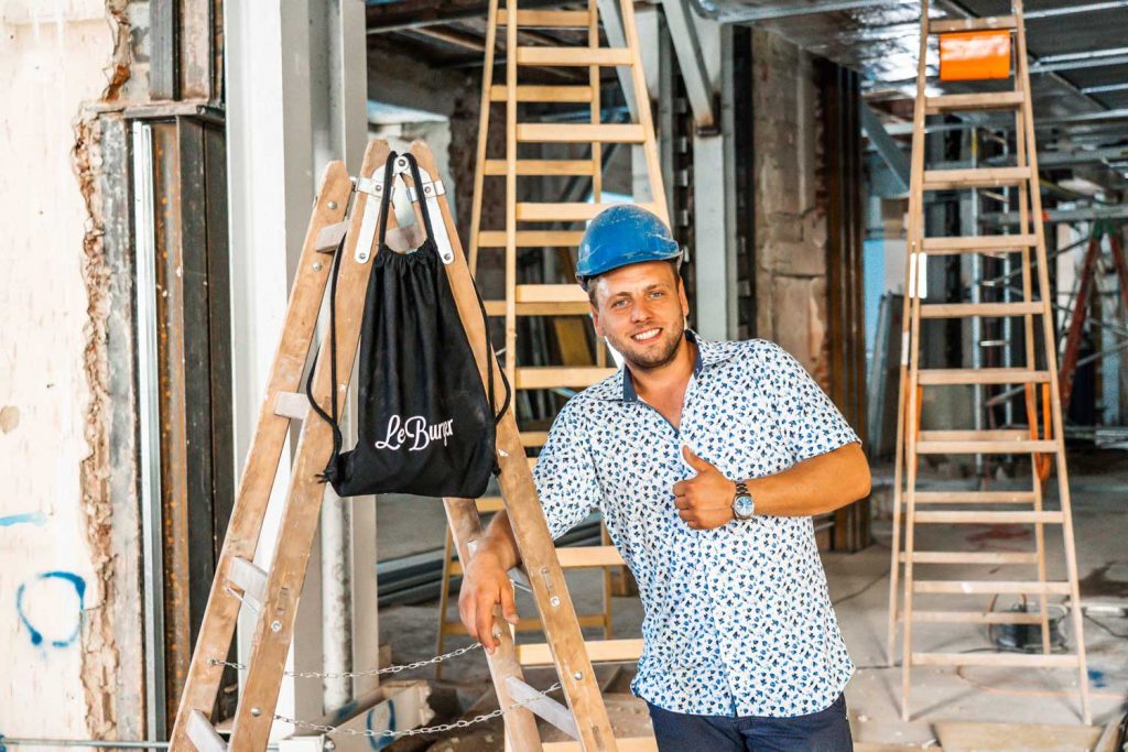 © The Guardians Noch ist es eine Baustelle, aber schon bald will Lukas Tauber hier Burger servieren.