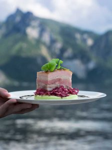 Kröswang Tierwohl und Regionalität Das neue Schweinefleisch-Sortiment von Kröswang will einen Mehrwert für Tiere, Gastronomen und Gäste bieten.