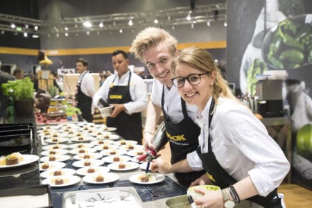 Auf der „Transgourmet Pur“ werden auch Spezialitäten vor Ort von Spitzenköchen zubereitet.