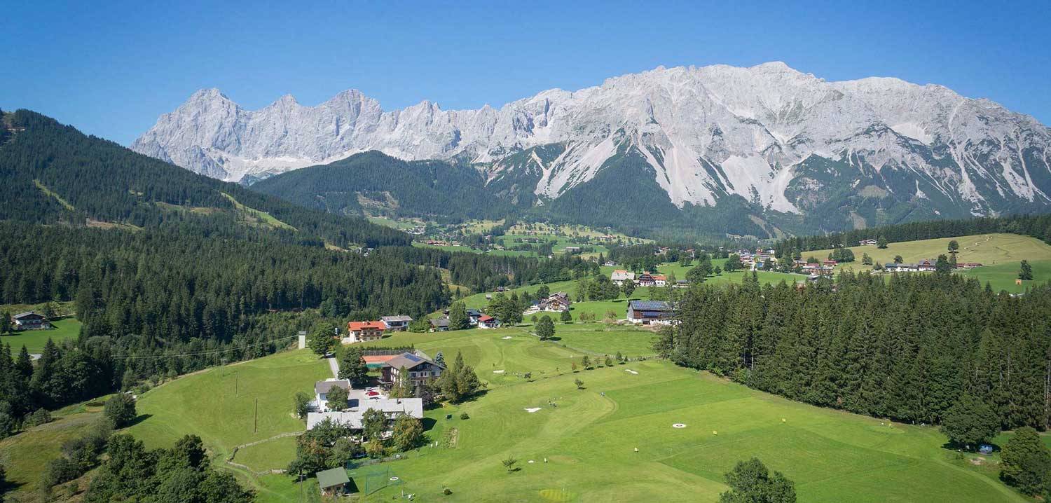 Neues Online-Portal für Golfhotels Das Hotel Kobaldhof in Ramsau am Dachstein ist eines der Top-Golfhotels in Österreich.