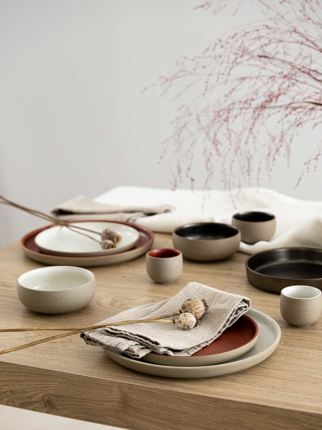 Die Serie Joyn Stoneware von Rosenthal mit seinen kleinen Teilen ist ein Paradebeispiel für den großen Tisch.