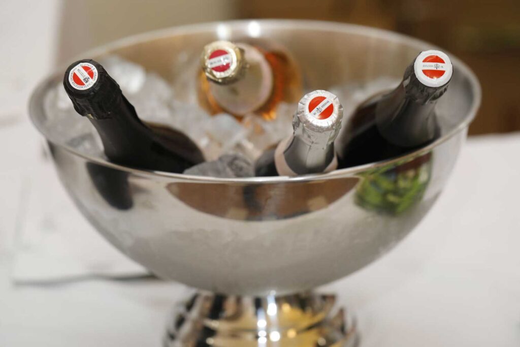 © OESK/Bernhard Schramm Anlässlich des Tags des Österreichischen Sekts laden die österreichischen Sekthersteller in ihre Keller ein zu Verkostungen, Kellerführungen sowie diverse Sekt- und Speisen-Specials bis hin zum Sekt-Galamenü.