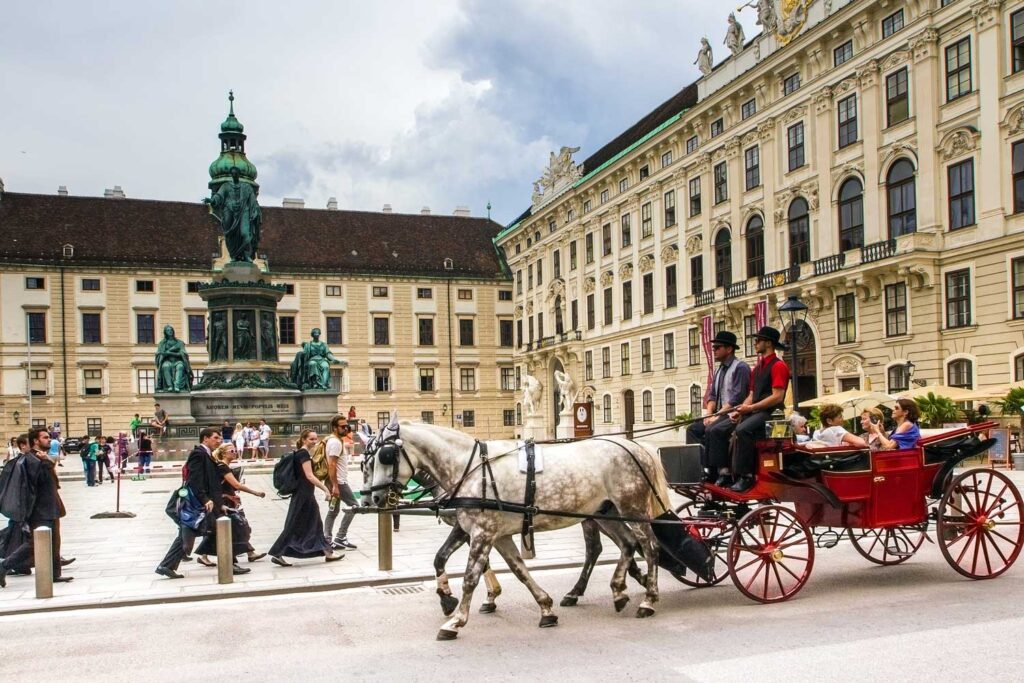 Langsam aber sicher kehren die Touristen nach Wien zurück.