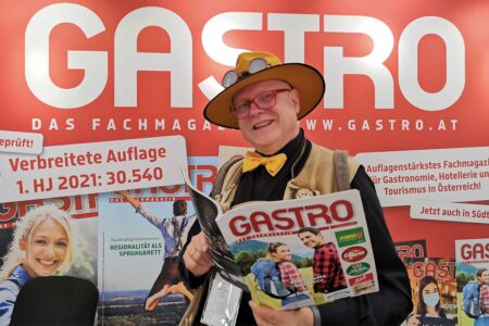 Gespräche auf der Gast Messe Auch „Bierpapst“ und GASTRO-Kolumnist Conrad Seidl ließ es sich nicht nehmen, der GASTRO-Crew auf ihrem Messestand einen Besuch abzustatten.