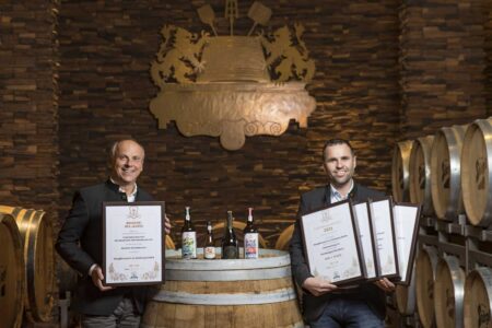 Stiegl Austrian Beer Challenge Mit vier „ausgezeichneten“ Kreativbieren und dem Titel „Brauerei des Jahres“ haben Stiegl-Chefbraumeister Christian Pöpperl (li.) und Kreativbraumeister Markus Trinker viel zu feiern.