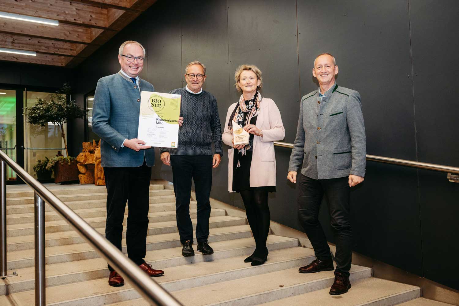 © Michael Schafranek Bio-Produkte des Jahres Zeichneten die besten Bio-Produkte des Jahres aus (v. l.): Dr. Stephan Pernkopf (LH-Stv. NÖ), Uwe Scheutz (Präsident Messe Wieselburg), Gertraud Grabmann (Obfrau Bio-Austria) und Ing. Werner Roher (Messedirektor)
