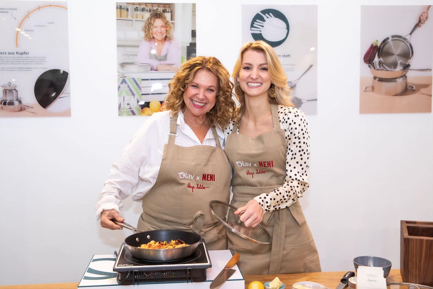 © myolav.com Haya Molcho (l.) und Christina Neworal bei der Eröffnung des neuen Pop-up Stores.