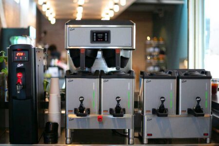 Schaerer präsentiert Twin Milk-System Die Curtis G4 GemX Gemini verspricht dank intelligente Technologien und flexibler Satellitenbehälter das besondere Kaffeeerlebnis. 