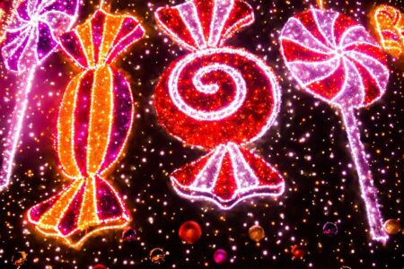 Wiener „Weihnachtszuckerl“ für Handel und Gastronomie Weihnachtszuckerl für Handel und Gastronomie Die neue Gastro-Gutscheinaktion ist deutlich komplizierter als die letztjährige Version davon – und etwas Glück ist für die Konsumenten auch nötig, um vom „Weihnachtszuckerl“ zu profitieren. Aber schon Forrest Gump wusste, dass man bei einer Pralinenschachtel nie weiß, was man kriegt…