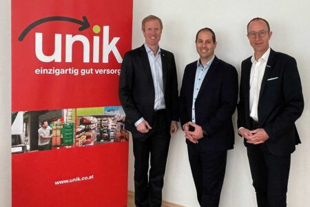 © UNIK/T.Gies UNIK GmbH kauft Lekkerland Arbeiten künftig unter einer Flagge: Mag. Julius Kiennast/UNIK, Mag. Emannuel Fink/Lekkerland, Dkfn. Andreas Haider/UNIK (v. l.)