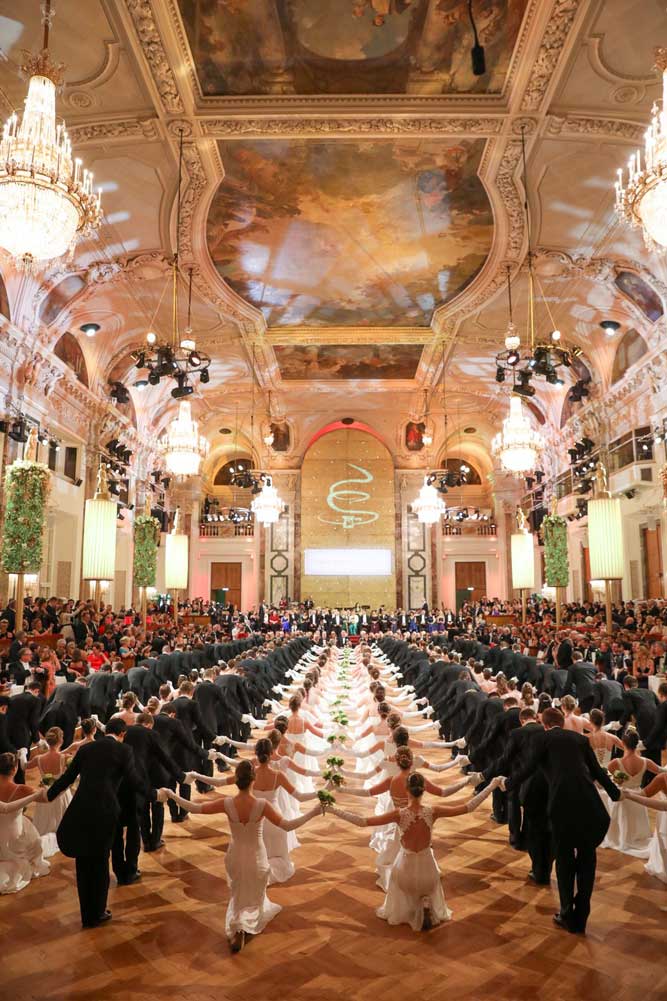 © Katharina Schiffl Kaffeesiederball abgesagt Freunde des traditionellen Kaffeesiederballes müssen sich zumindest bis 25. Juni gedulden. An diesem Datum wollen Wiens Kaffeesieder einen Sommerball veranstalten.