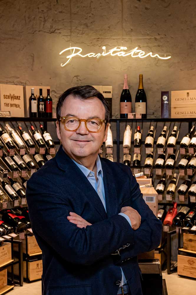 Weinprofi und Wein&Co-Geschäftsführer Willi Klinger führt persönlich durch einige der Verkostungsrunden.