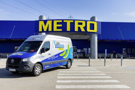 © Metro Österreich Großhändler Metro E-Mobilität hat bereits seit 2017, als Erster im österreichischen Handel, die Zustellung mit eVans – dem METRO Express – gestartet.