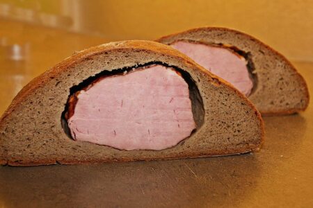 Wiener Gastronomie zu Ostern gut gebucht Gastronomie zu Ostern Beinschinken im Brotteig ist hierzulande ein Dauerbrenner bei den Ostergerichten.