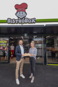 BistroBox in Niederösterreich Freuen sich über die Neueröffnung in Wiener Neustadt: BistroBox-Mitbegründer David Kieslinger und Shop-Betreuerin Marlies Fellner.