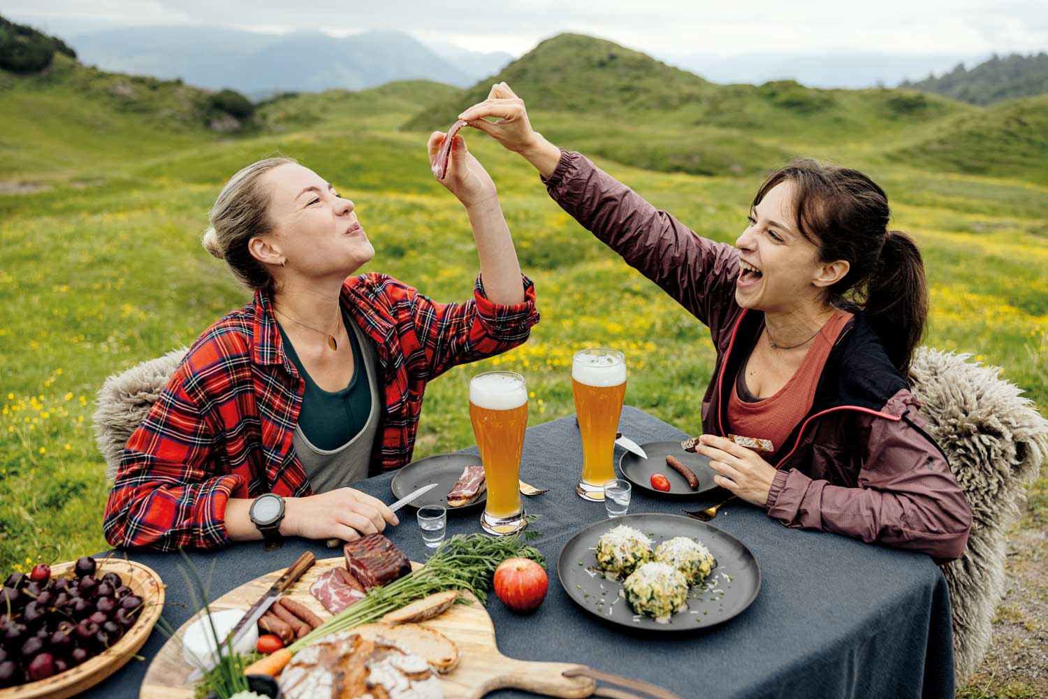 Tirol Werbung Die Herstellung, Verarbeitung und natürlich der Genuss von regionalen Lebensmitteln nimmt in der Kommunikation heuer eine zentrale Rolle ein. Foto: Tirol Werbung