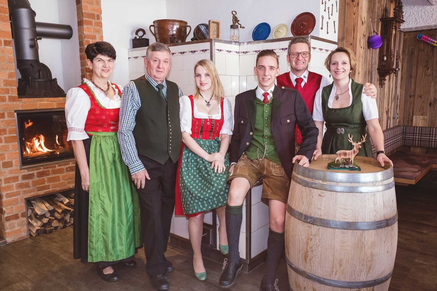 Fotos: Garber Buschenschank Garber Steiermark Die Buschenschank von Hannes Garber (2. v. r.) ist heute noch ein reiner Familienbetrieb.
