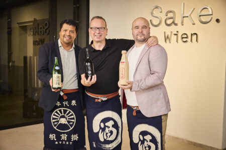 Wollen mit der Sake Week Vienna den Wienern Lust auf das japanische Nationalgetränk machen (v. l.): Victor Williams, Wolfgang Krivanec und Noel Pusch.