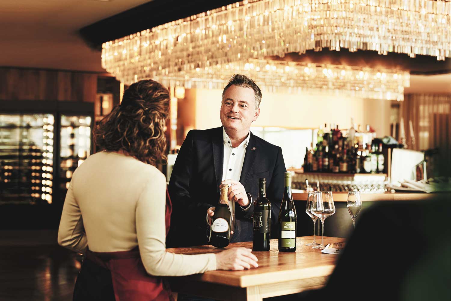 Foto: Transgourmet Kompetente Beratung bei der passenden Wein- und Getränkeauswahl steht als Serviceleistung bei allen etablierten Großhändlern ganz oben.