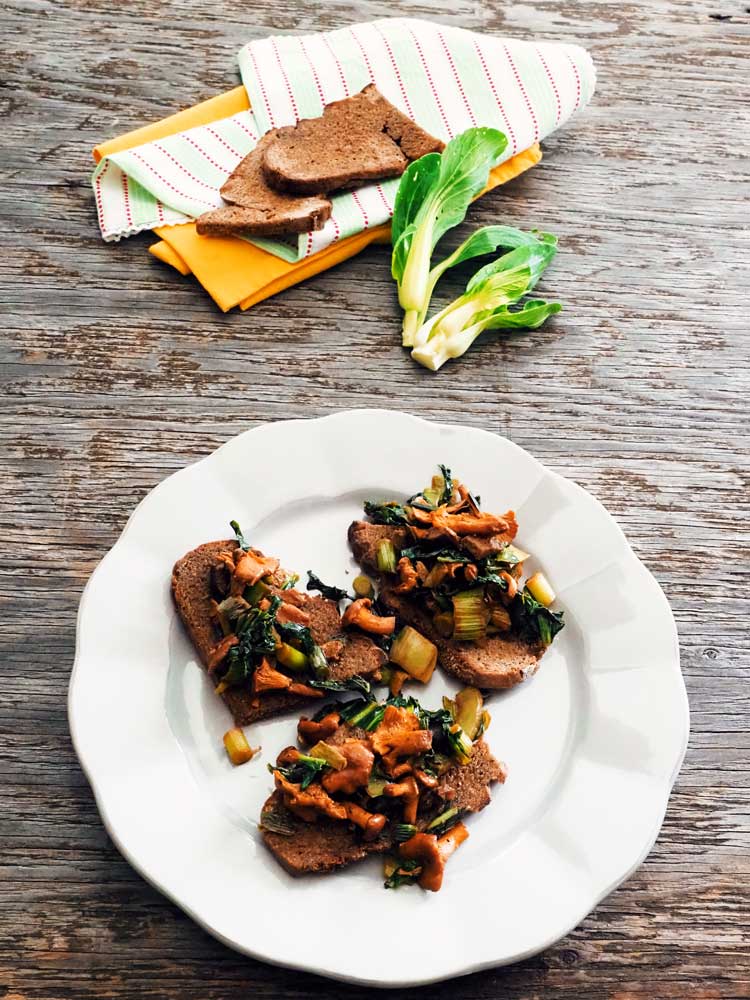 BROT MIT PAK CHOI