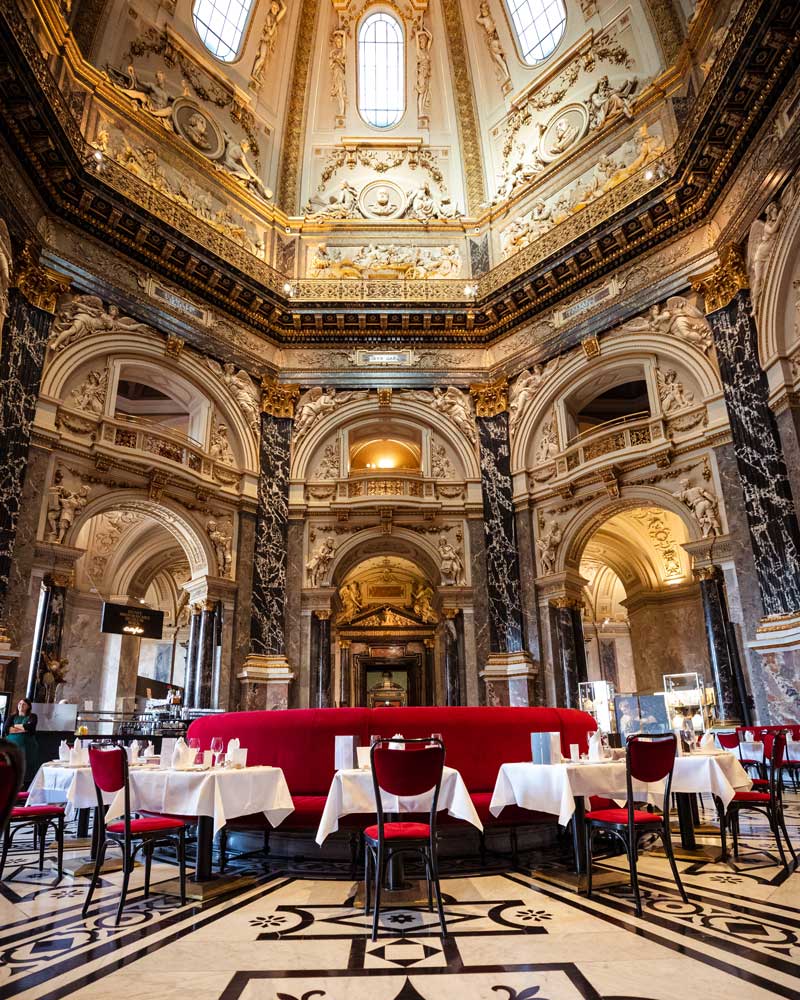 Das Cafe im Kunsthistorischen Museum punktet mit genussvollem Frühstück und klassischem Ambiente.