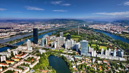 © Österreich Werbung/Julius Silver Auch Wiens Tagungswirtschaft hat sich 2022 langsam wieder erholt. Fanden 2019 70 Großtagungen ab 1000 Teilnehmern statt, so wurden 2022 bereits wieder 47 dieser Veranstaltungen gezählt.