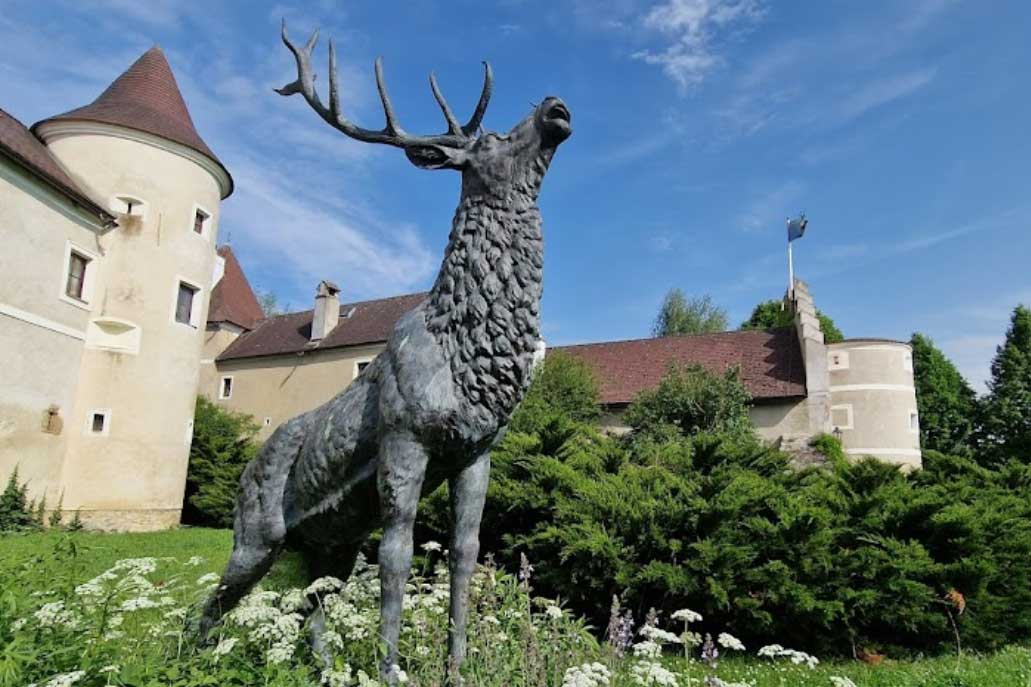 Traditioneller Gastronomiebetrieb mit Gastgarten im Schloss Waldreichs sucht Nachpächter - Aus der Branche - Schloss Waldreichs