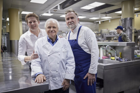 Freuen sich auf die Zusammenarbeit im Februar: (v. l.): Ikarus-Küchenchef Martin Klein, Patron Eckart Witzigmann und Gastkoch Cyril Molard.