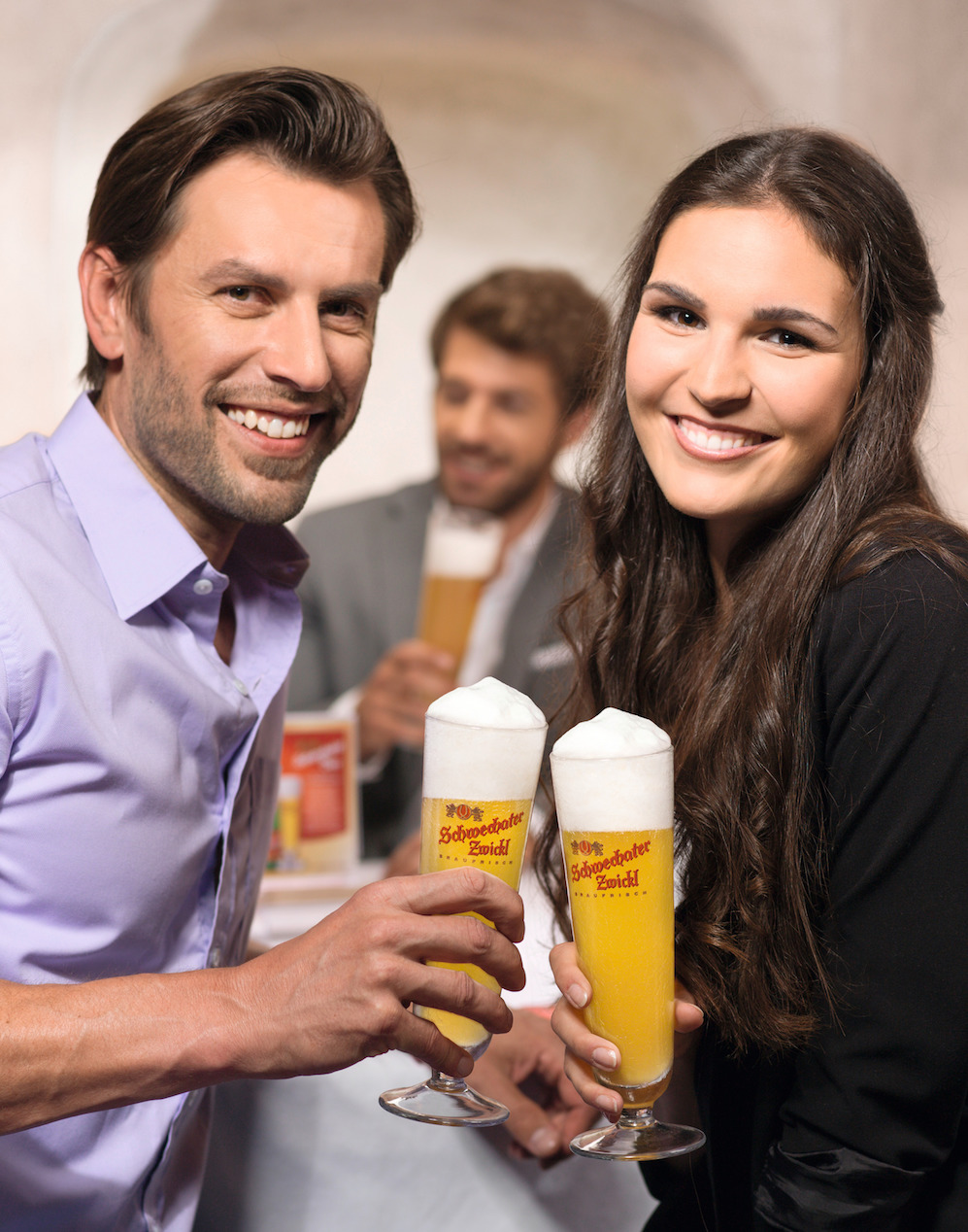 Bier schmeckt sowohl den Herren als auch den Damen.