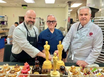 © privat Versüßen den Hollywood-Stars die Oscarnacht: die gebürtigen Kärntner Mike Köberl, Wolfgang Puck und Hannes Tschemernjak