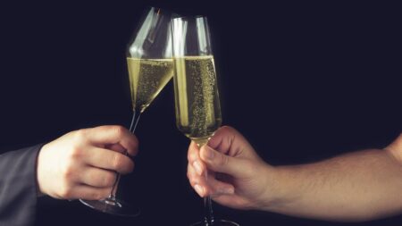 2022 ließen Herr und Frau Österreicher die Korken knallen und tranken so viel Champagner wie noch nie.