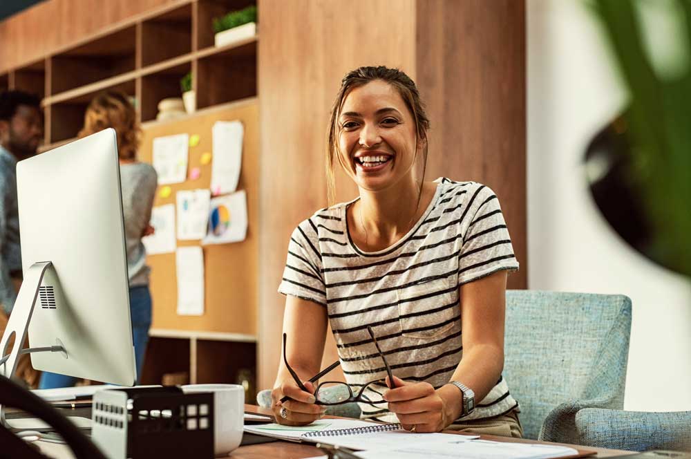Foto: LBG Die Praxis zählt! - Karriere - Cheerful young business woman