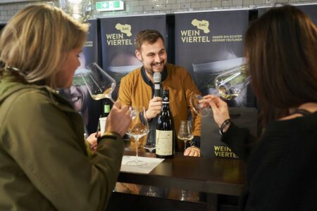 Der Berliner Gastronom Mathias Brandweiner will noch mehr Weinviertler Weine in seine Weinkarte aufnehmen. 