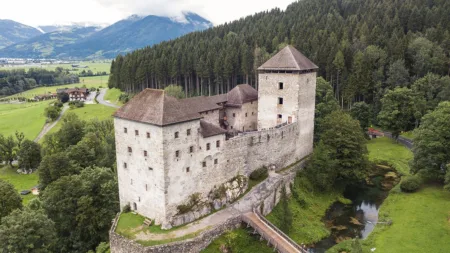Auf der Burg Kaprun treffen sich von 8. – 10 September wieder Tourismusexperten aus dem gesamten deutschsprachigen Raum zum Austausch.