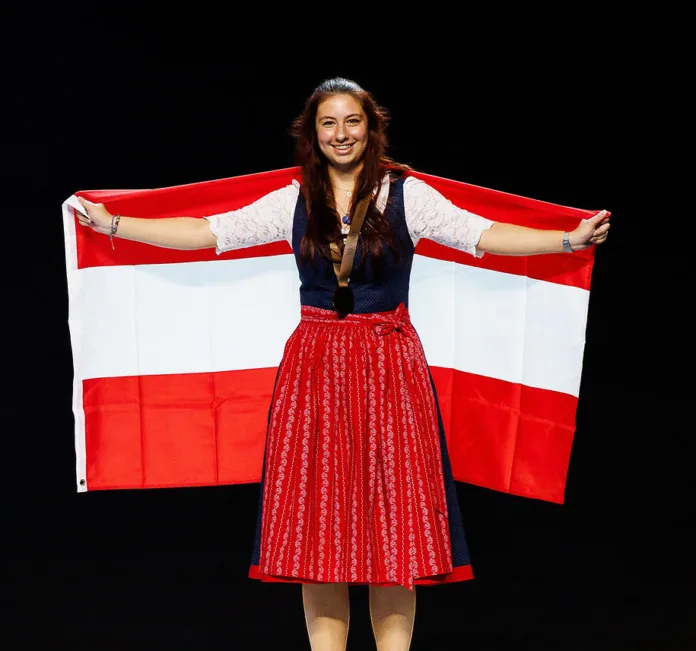 Denise Gringl (Rogner Bad Blumau) durfte sich bei den EuroSkills über Bronze in der Kategorie Hotel-Rezeption freuen.