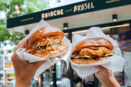 Die Figlmüller-Brüder servieren neuerdings eine Wiener Alternative zum klassischen US-Burger.
