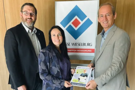 Messe Wieselburg-Eigentümervertreter Franz Rafetzeder (l.) und Messedirektor Werner Roher freuen sich über die künftige Zusammenarbeit mit Marion Heim.