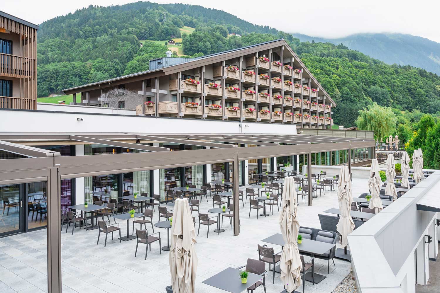 Gastronomie-Terrasse umgestaltet - Planen & Einrichten - markilux project Referenz Hotel Loewen AT 05