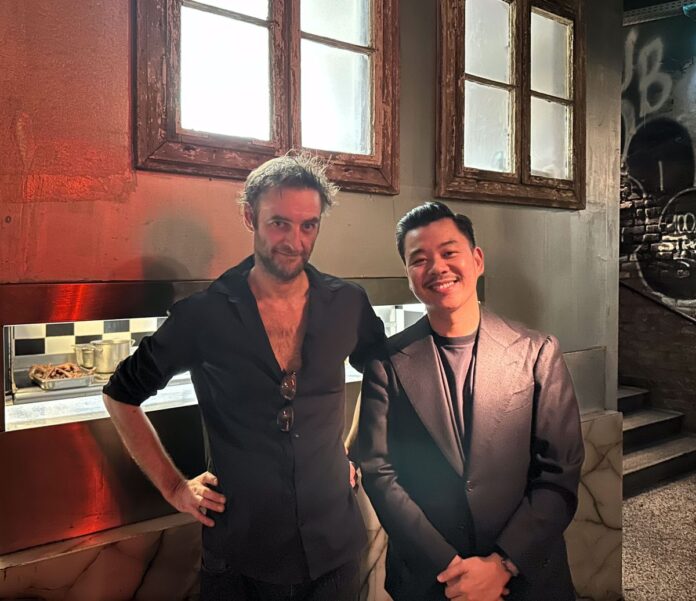 Martin Ho begrüßt mit Patrick Müller (l.) in der elften Saison seines Club X einen „schweigsamen“ Koch mit umso spektakulärerer Küchenlinie.