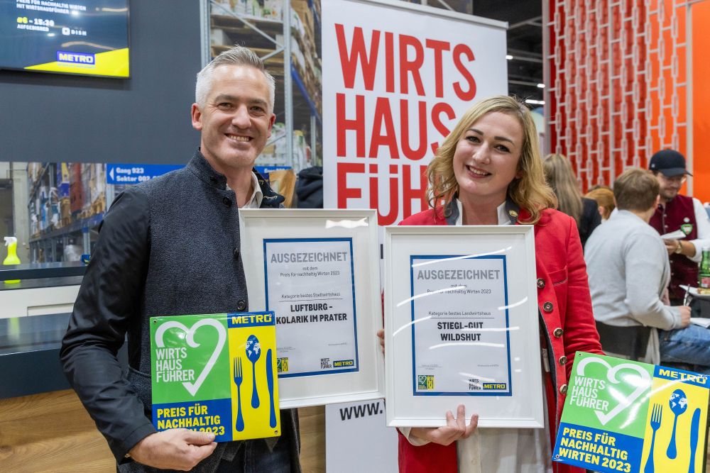 Die beiden Preisträger Paul Kolarik (Inhaber Bio Restaurant Luftburg im Wiener Prater) und Anna Bauer (Leiterin Stiegl-Gut, St. Pantaleon).