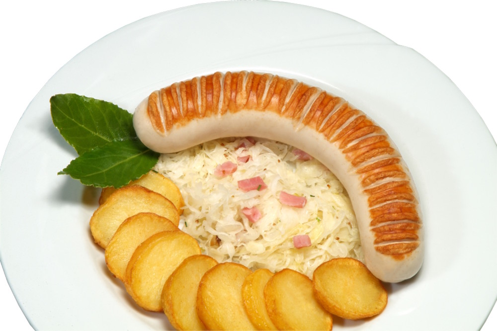 In Butter knusprig gebraten und mit Sauerkraut und Bratkartoffeln serviert, schmeckt die Bratwurst am besten.