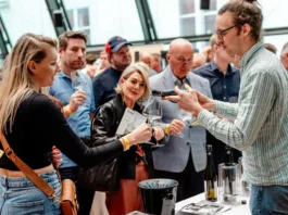 Weinviertel DAC Jahrgangsverkostungen Die Winzer des Weinviertels freuen sich über einen hervorragenden Jahrgang 2023 Weinviertel DAC, der für einen Besucherrekord bei den Jahrgangsverkostungen sorgte.