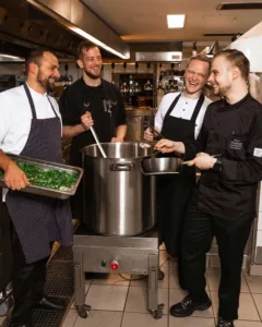 Die Küchencrew des Restaurants Handwerk setzt trotz gestiegener Preise ausnahmslos auf Bio.