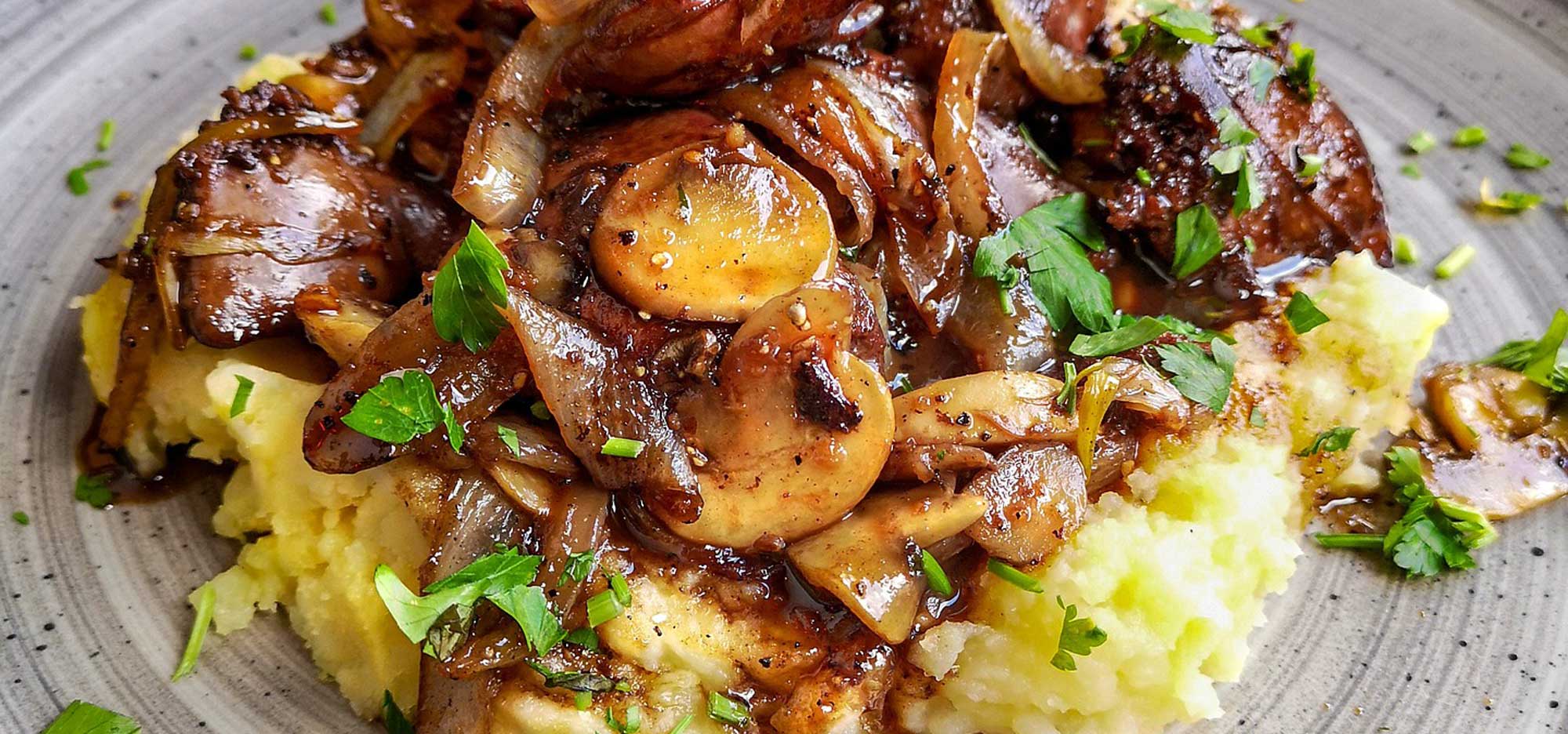 Kalbsleber mit Kartoffel-Petersilien-Püree Rezept - GASTRO.at
