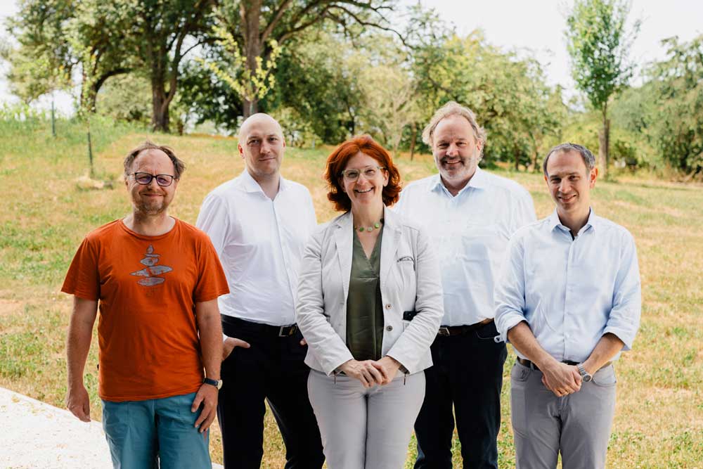 Zukunftsfähige Landwirtschaft: Nachhaltig & digital Die Vortragenden des Fini’s Feinstes Feldtag v.l.n.r.: Dr. Heinrich Grausgruber, Universtität für Bodenkultur Wien, Dr. Christian Dürnberger, Veterinärmedizinische Universität Wien, Dr. Sonja Stagl, Wirtschaftsuniversität Wien, Peter Stallberger, GoodMills Österreich, Stefan Weinwurm, GoodMills Österreich