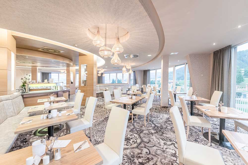 Das Wellness- und Thermenhotel NOVA liegt im Herzen der Steiermark. Mit hollu stellt es höchste Hygienestandards sicher.