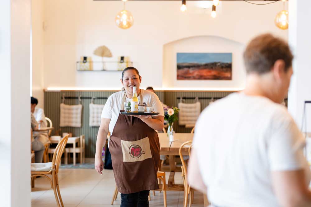 Mutter in Mamas Café