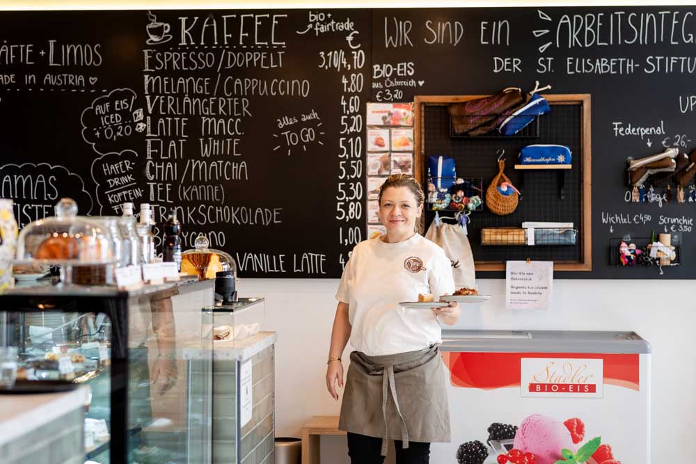 Mutter in Mamas Café